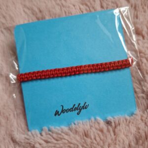 Bērnu aizsardzības aproce ar sarkanu diegu