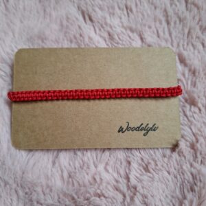 Klasiskā sarkanā diega aproce